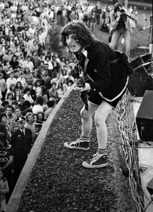 Angus Young no Victoria Park em Sydney, 1974.