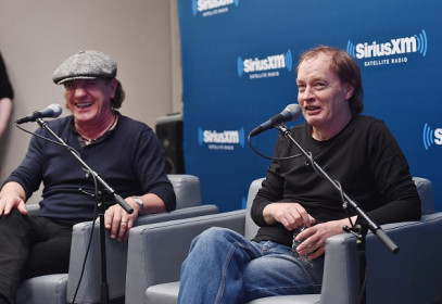 17/11/2014 - Angus e Brian em entrevista para a rádio Sirius XM em Nova York