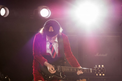 Angus Young durante a apresentação em Brisbane, Austrália. © Rebecca Reid