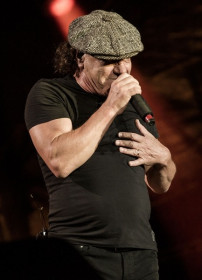 Brian Johnson durante a apresentação em Brisbane, Austrália. © Rebecca Reid