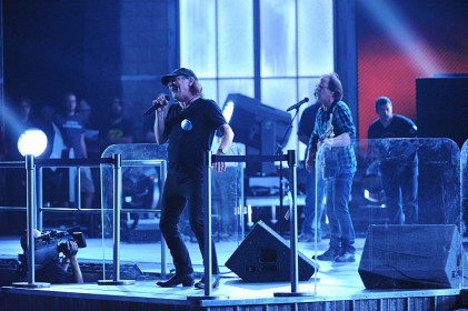 AC/DC durante o ensaio um dia antes do Grammy