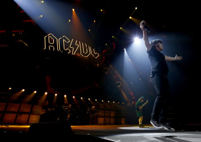 AC/DC durante a apresentação no Xcel Energy Center em Saint Paul, Minnesota, nos EUA © CARLOS GONZALEZ