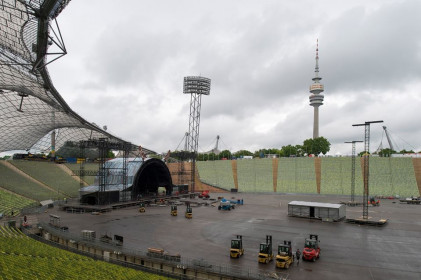 Montagem do palco no Estádio Olímpico de  Munique, Alemanha.