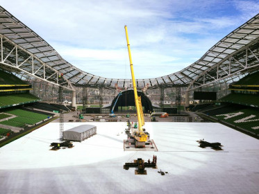 Montagem do palco no Aviva Stadium em Dublin, Irlanda