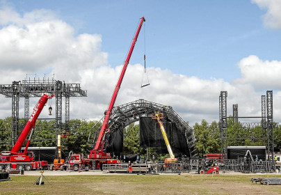 Montagem do palco da turnê Rock or Bust na Dinamarca. © Jens Wollesen