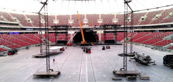 Montagem do palco no estádio nacional de Varsóvia. © Livenation Polônia