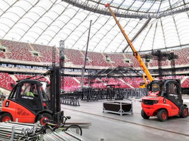 Montagem do palco no estádio nacional de Varsóvia. © Livenation Polônia
