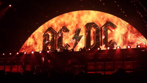 AC/DC durante a apresentação no Ford Field em Detroit, nos EUA. © Mauro Pinheiro