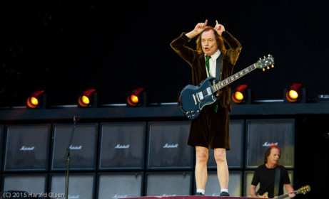 Angus Young durante a apresentação da turnê Rock Or Bust no Valle Hovin em Oslo, Noruega. © Harald Olsen