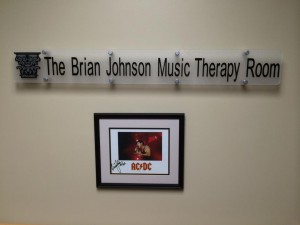 "Sala de Musicoteraparia Brian Johnson". Novembro/2014.