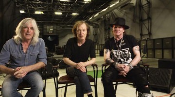 Cliff Williams, Angus Young e Axl Rose