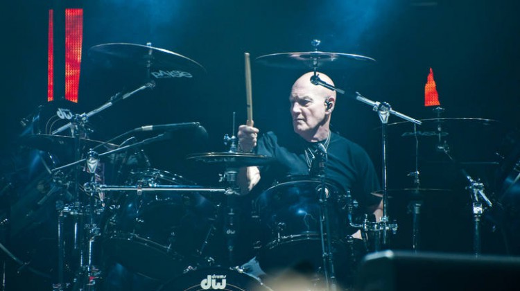 Em entrevista, Chris Slade fala sobre o futuro do AC/DC